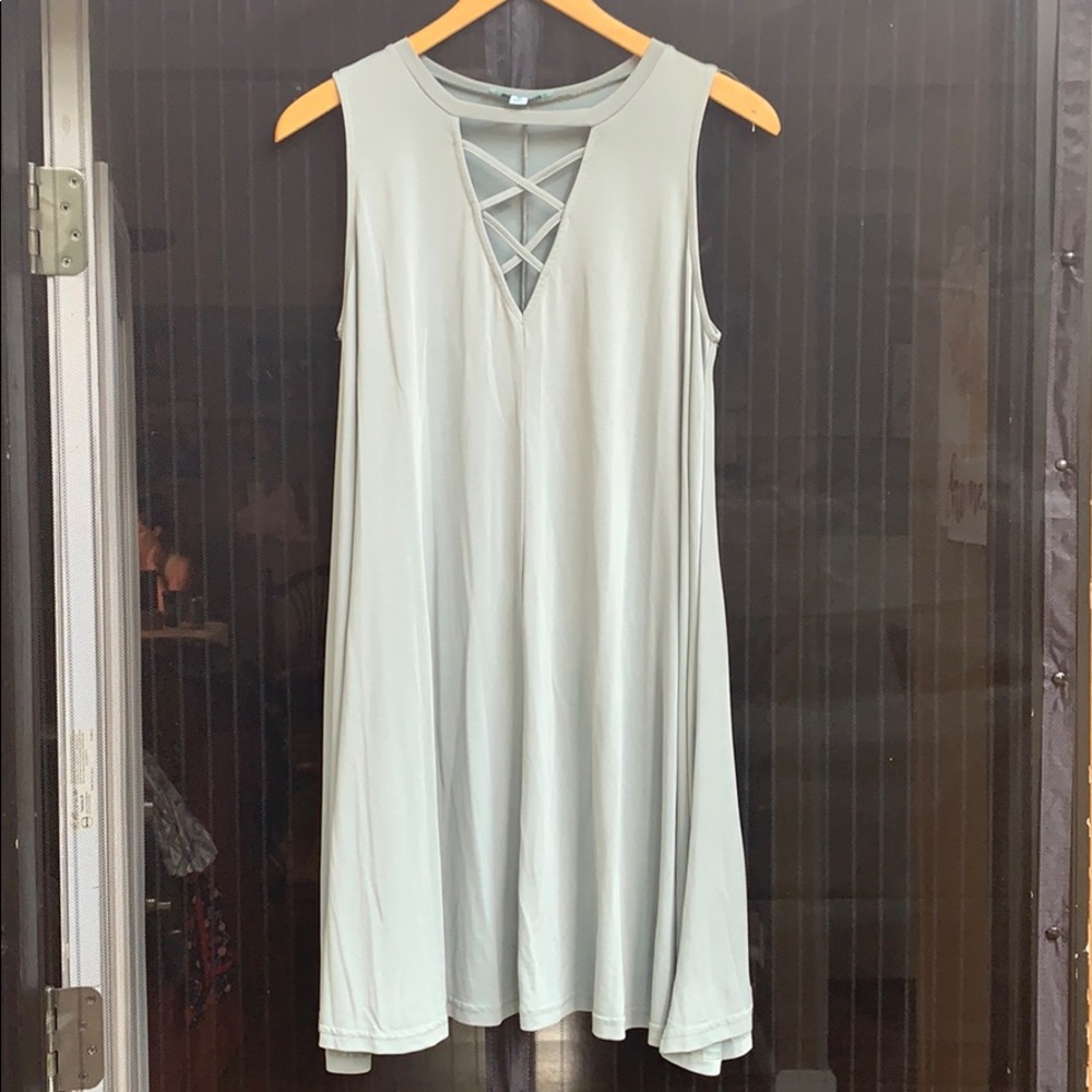 Above-the-knee casual dress